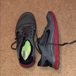 Women’s Nike Free Run 4.0 tennis shoes